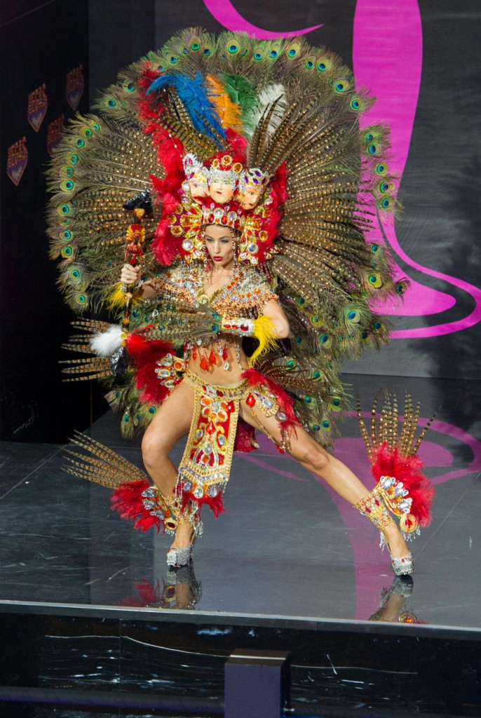 Miss-Univers- National-Costumes-2013