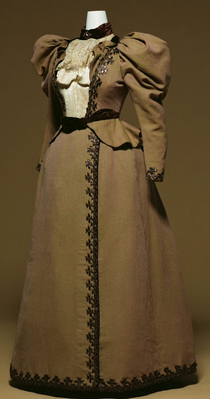1890s-vintange-gown
