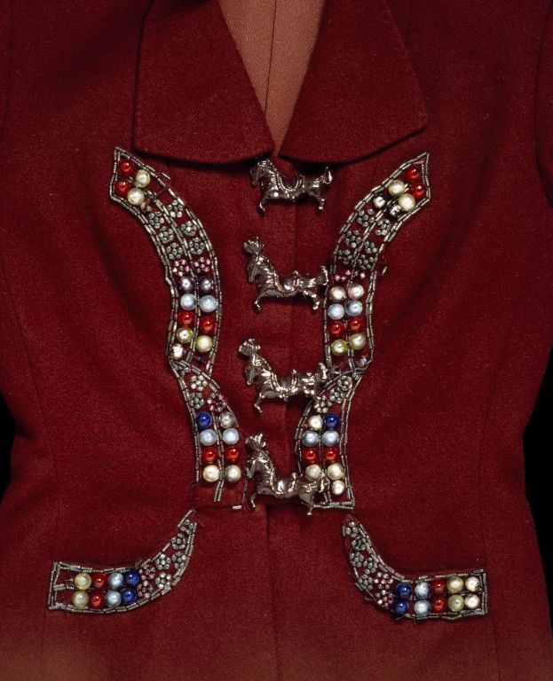 arge gold-painted cast-metal alloy buttons down the front in the form of circus horses - Buttons designed for Elsa Schiaparelli Circus collection (1938) V museum object