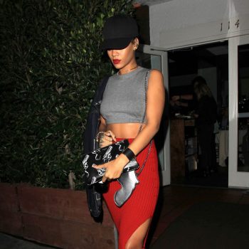 Rihanna returns to her favorite Italian eatery **USA ONLY**