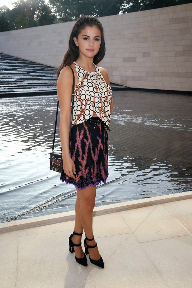 Selena Gomez – Louis Vuitton Spring 2015 Front Row