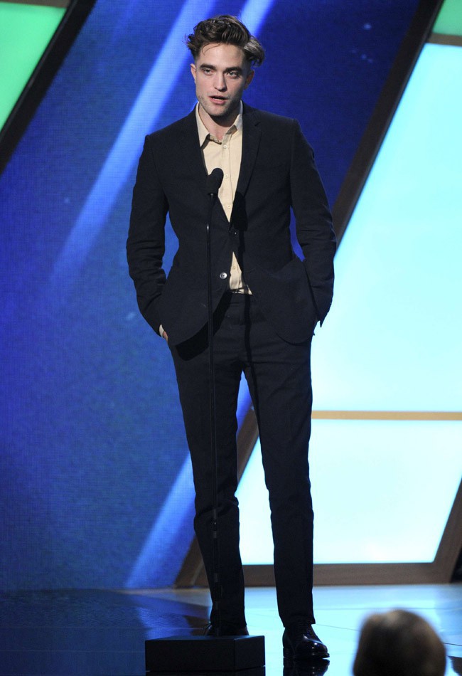 Robert-Pattinson--2014-hollywood-film-awards/