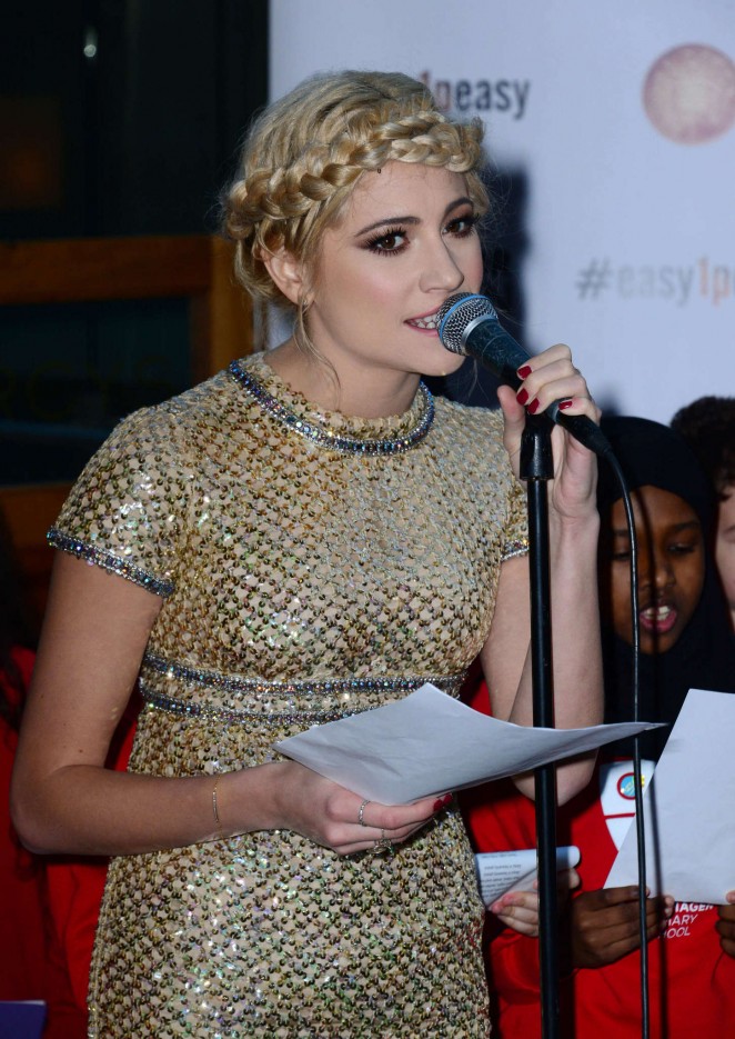 Pixie-Lott--Sings-Christmas-Carols-in-Support-of-Penny--09-662x935