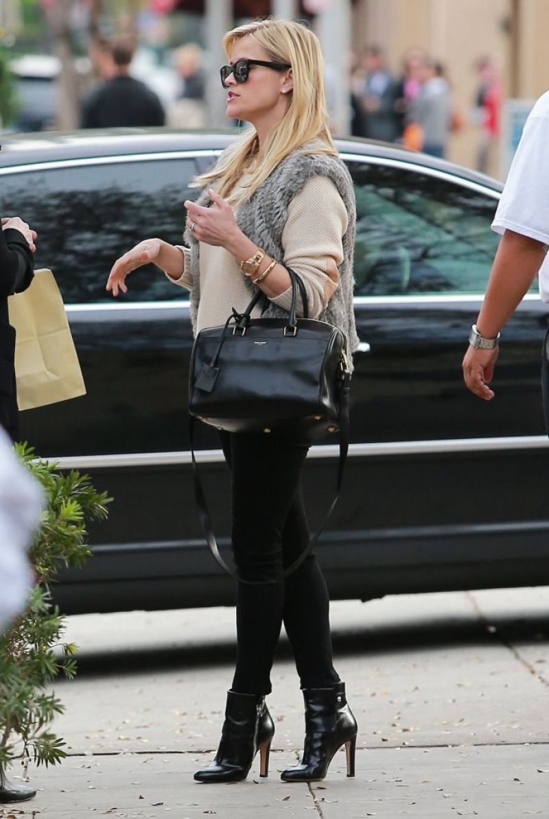 Reese Witherspoon at the Palm Restaurant in Beverly Hills – December 2014