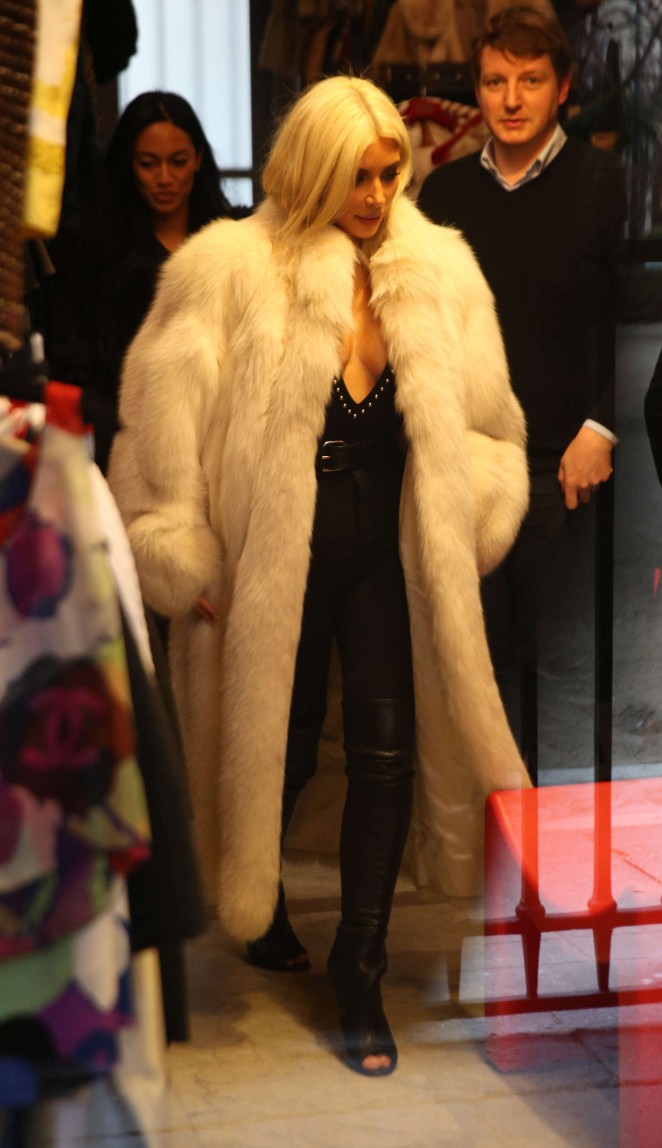 Kim-Kardashian-in-Givenchy-Out-in-Paris
