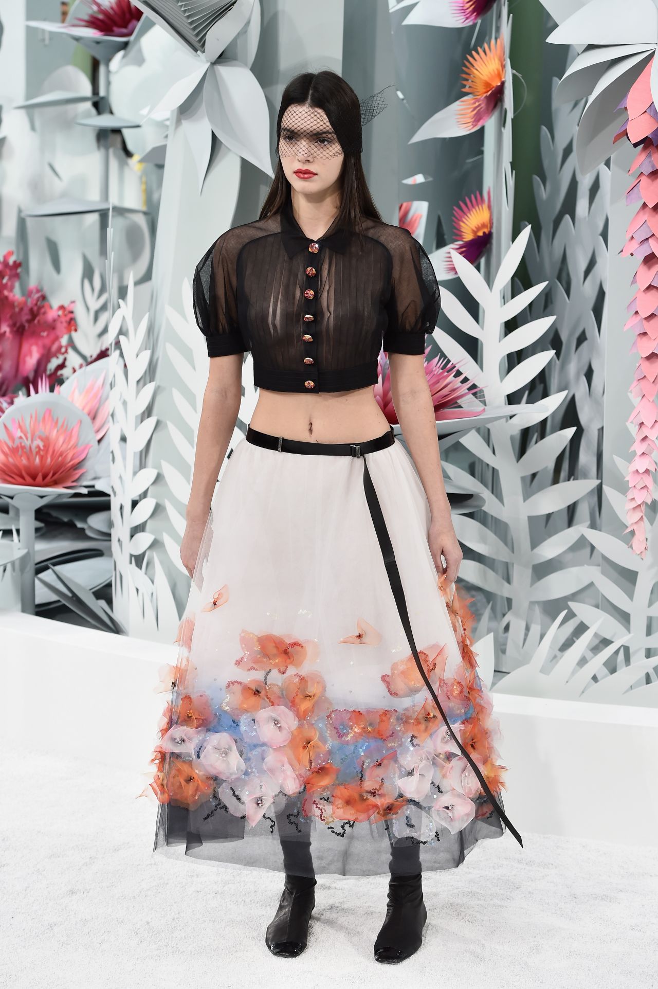 kendall-jenner-chanel-spring-summer-2015-fashion-show-in-paris_