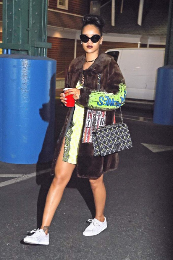  rihanna-in-christopher-kane-floral-lace-dress