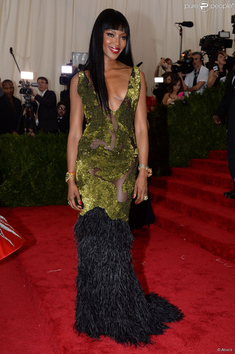 Naomi-Campbell-in-Burberry-at-the-2015-Met-Gala
