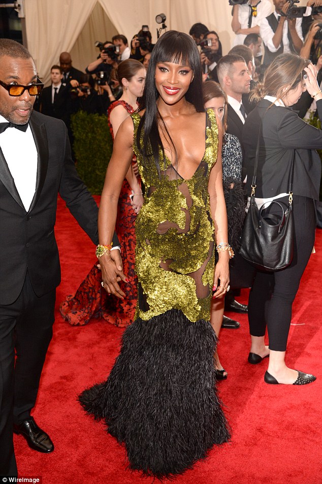 Naomi-Campbell-in-Burberry-at-the-2015-Met-Gala