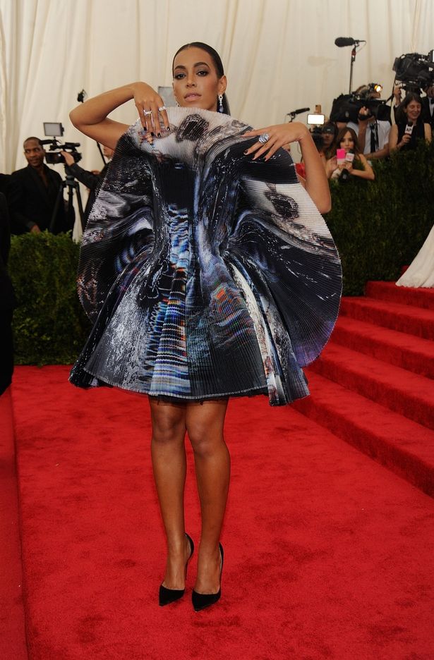 Solange-Knowles-in-Giles-at-the-2015-MET-Gala
