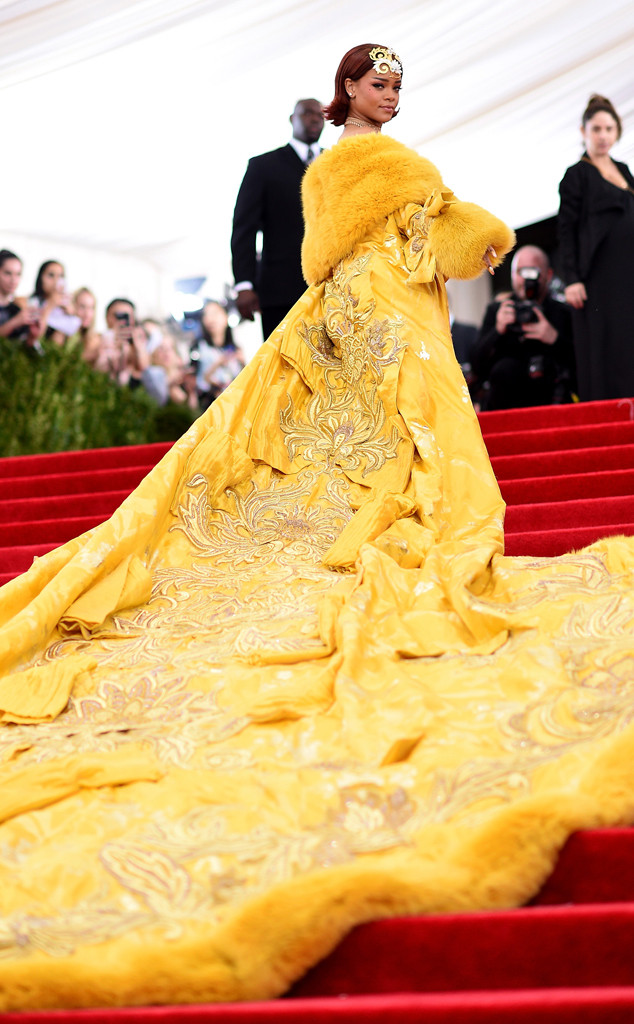 Rihanna-in-Gup-Pei-Couture-at-the-2015-MET-Gala