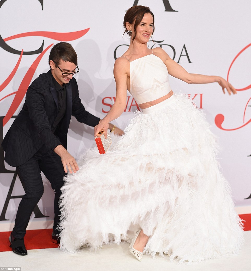 juliette-lewis-in-christian-siriano-at-the-2015-cfda-fashion-awards