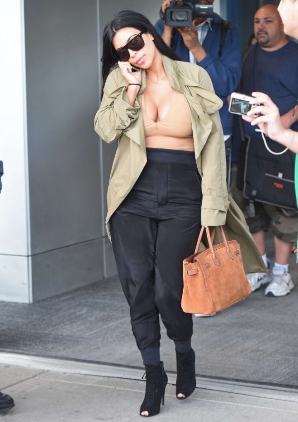 Kim Kardashian – Arrives at JFK airport in NYC