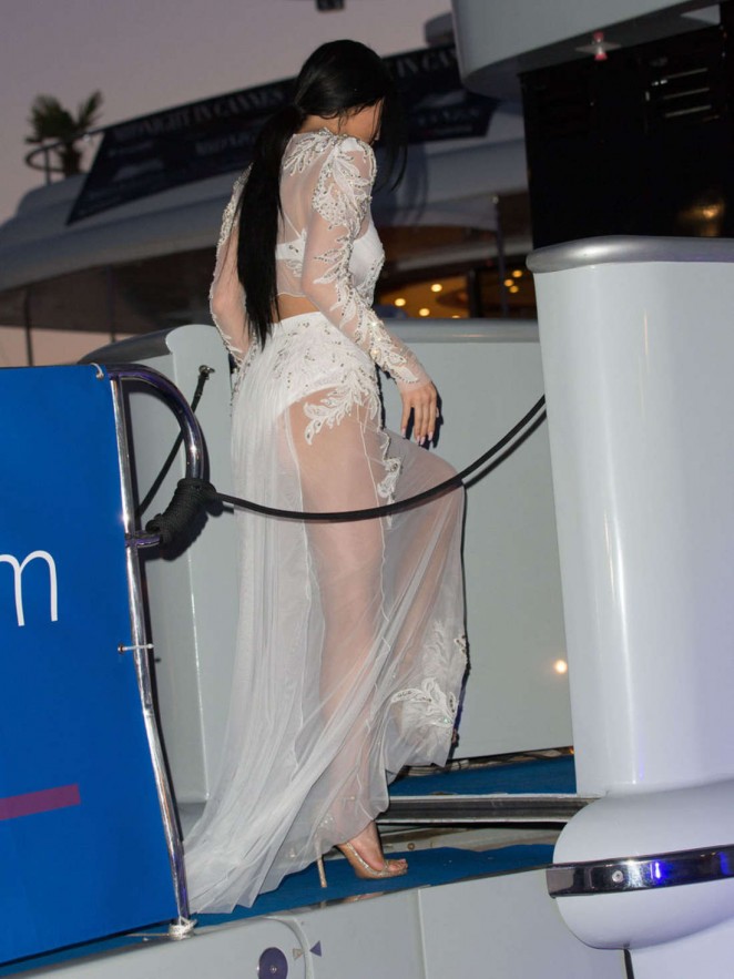 Kylie-Jenner--DailyMail-Yacht-Party-