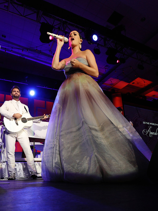  katy-perry-in-monique-lhuillier-2015-starkey-hearing-foundation-so-the-world-may-hear-gal
