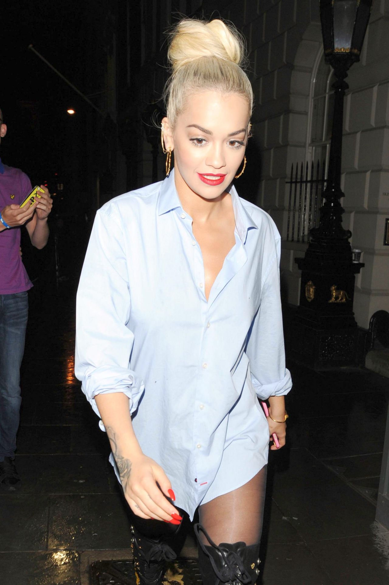 rita-ora-casual-style-out-in-london-july-2015_7