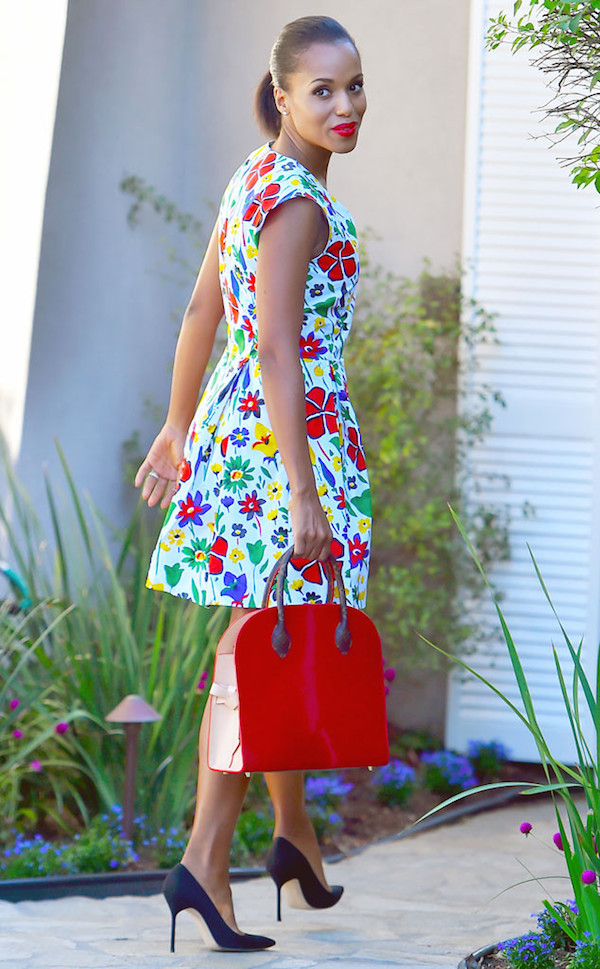 Kerry-Washington-was-fabulously-spotted-in-a-floral-print-dress-while-out-in-Los-Angeles.-Gorgeous