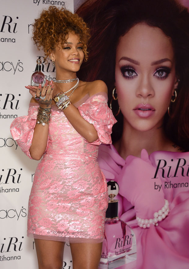 rihanna-in-vivienne-westwood-red-labe-riri-by-rihanna-fragrance-unveiling