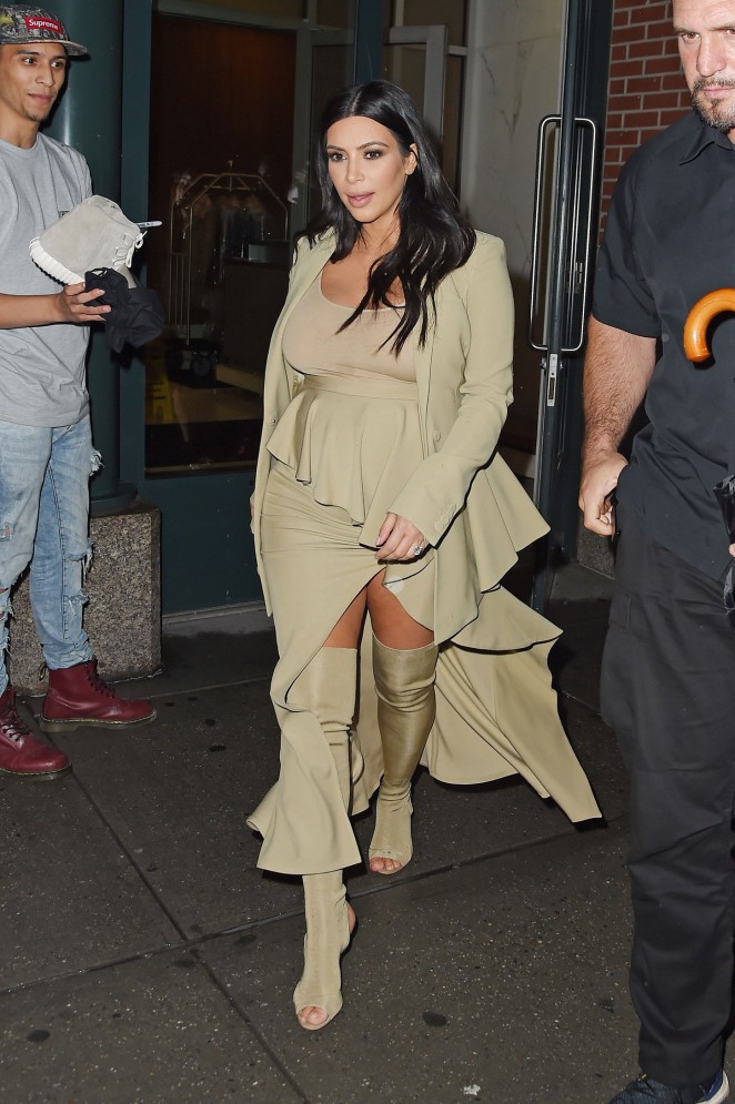 kim-kardashian-in givenchy-rihanna-party-new-york