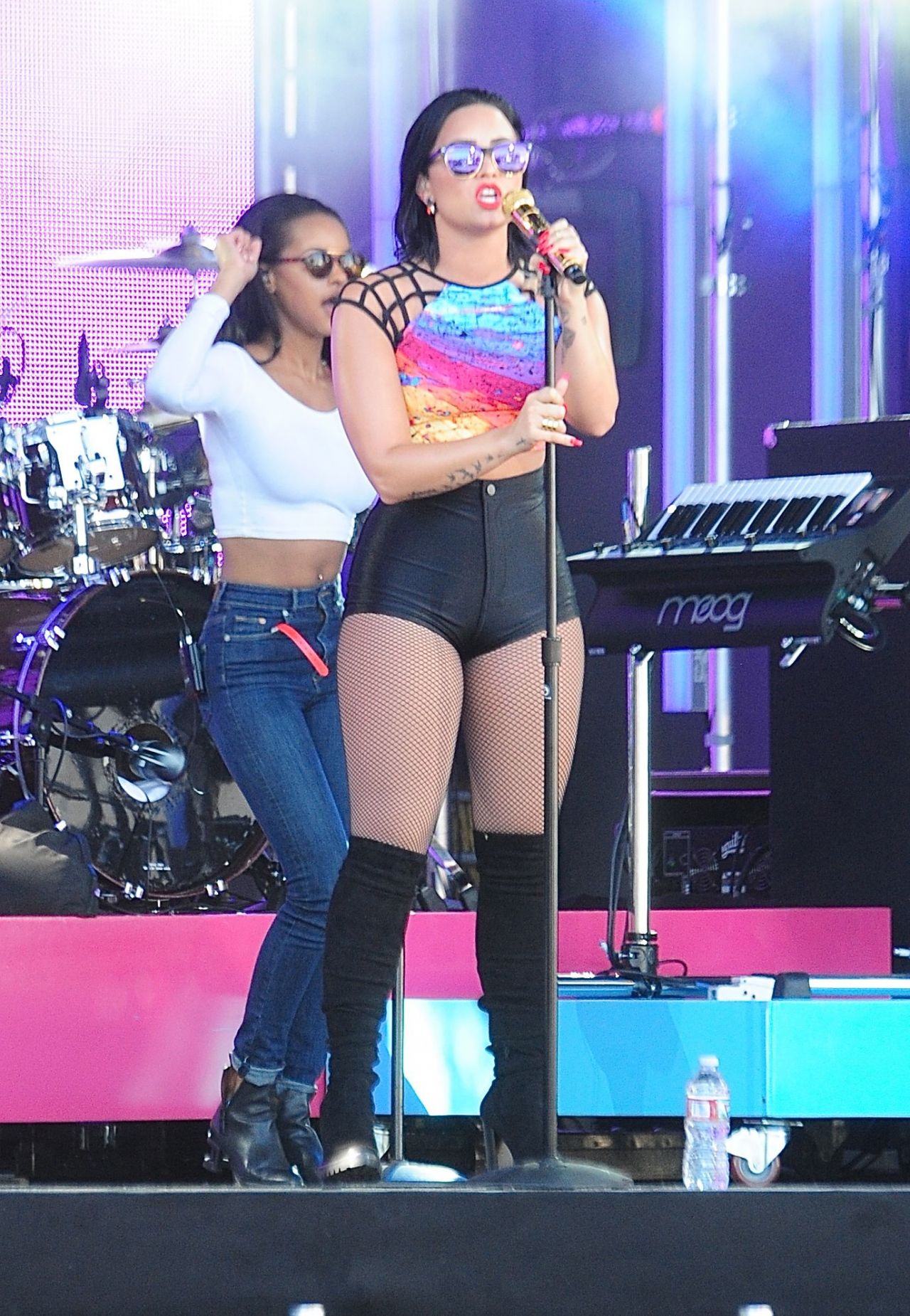demi-lovato-at-jimmy-kimmel-live-in-hollywood-august-2015_9