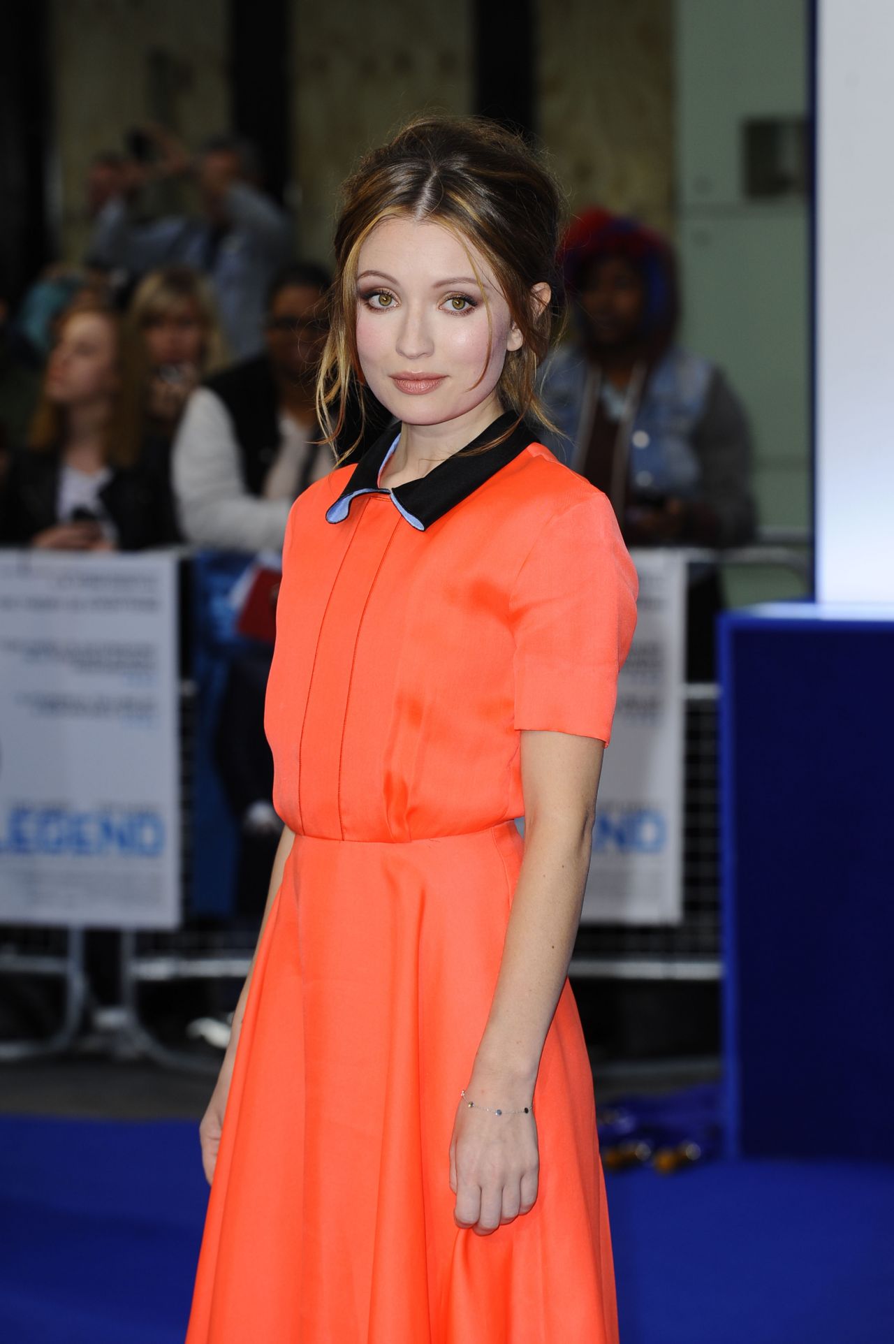 emily-browning-legend-premiere-in-london_1