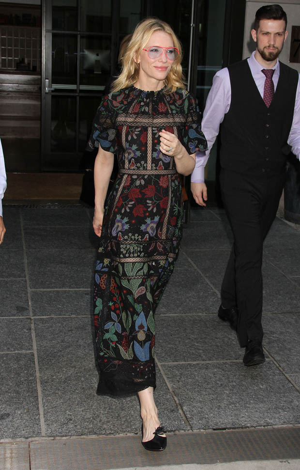 cate-blanchett-in-valentino-out-in-new-york-city