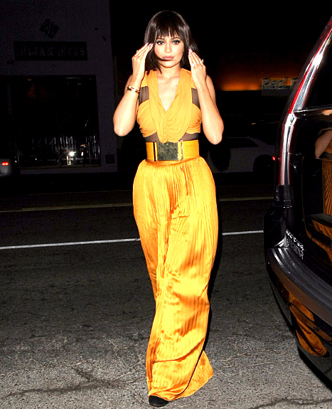 kylie-jenner-arrives-at-kendall-jenners-20th-birthday-party