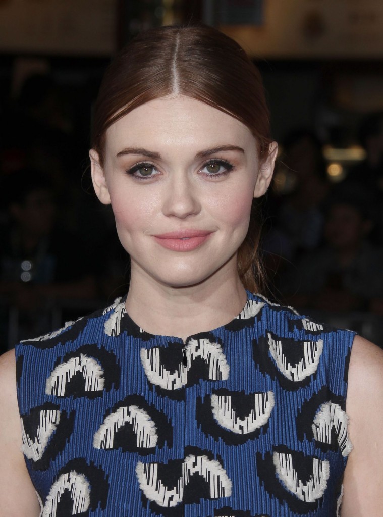 holland-roden-the-danish-girl-premiere-in-westwood-november-2015_2