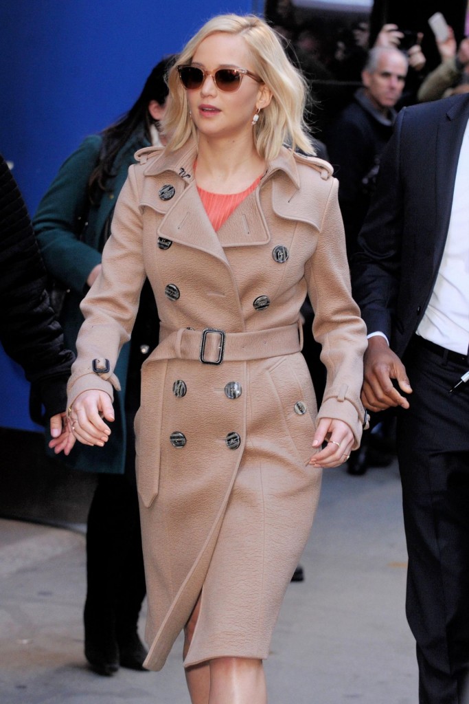 jennifer-lawrence-at-good-morning-america-in-nyc-11-18-2015-_4