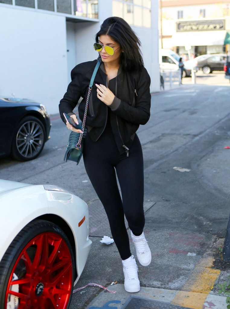 kylie-jenner-in-tights-out-in-beverly-hills-november-2015_1