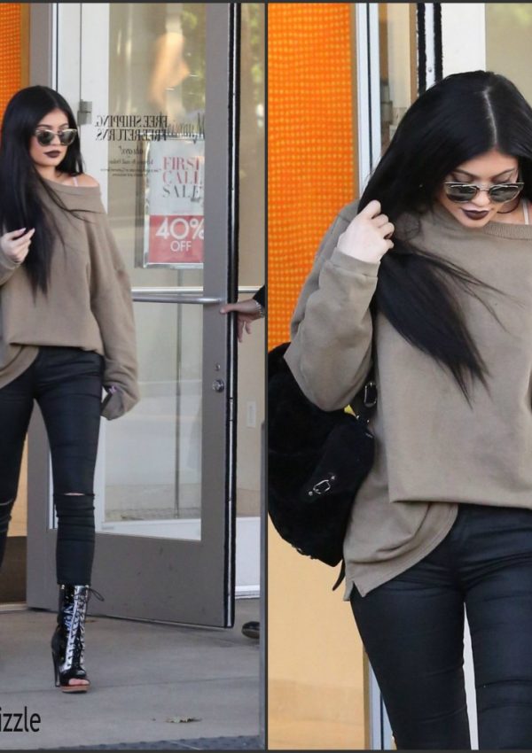 Kylie Jenner  spotted – Shopping  November 2015