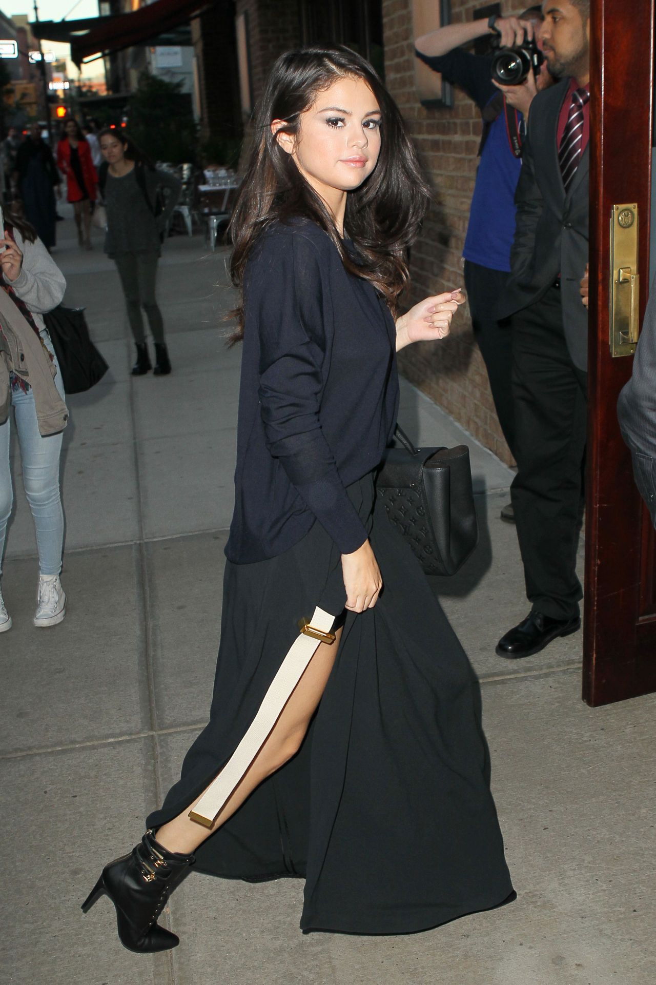 selena-gomez-at-the-greenwich-hotel-in-nyc-october-2015_1