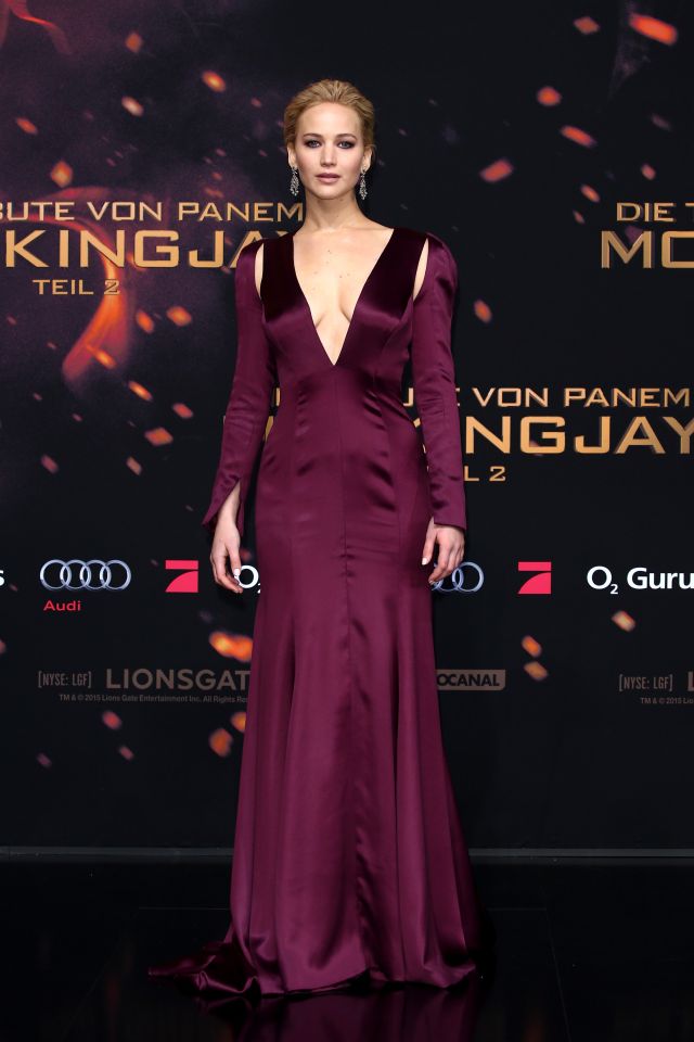 jennifer-lawrence-in-christian-dior-couture-the-hunger-games-mockingjay-part-2-berlin-premiere