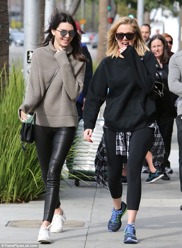 kendall-jenner-was-spotted-walking-with-khloe-beverly-hills