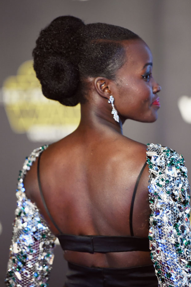 lupita-nyongo-in-alexandre-vauthier-couture-star-wars-the-force-awakens-la-premiere