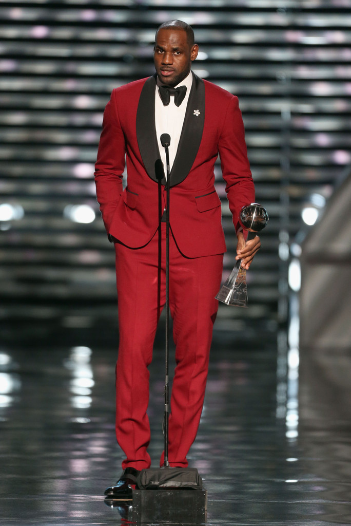 Lebron-James-Savannah-red-suit-2013-ESPY-Awards-red-carpet-fashion-3