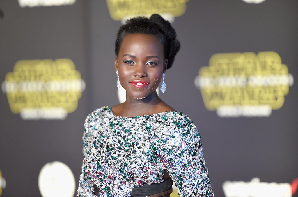 lupita-nyongo-in-alexandre-vauthier-couture-at-star-wars-the-force-awakens-la-premiere