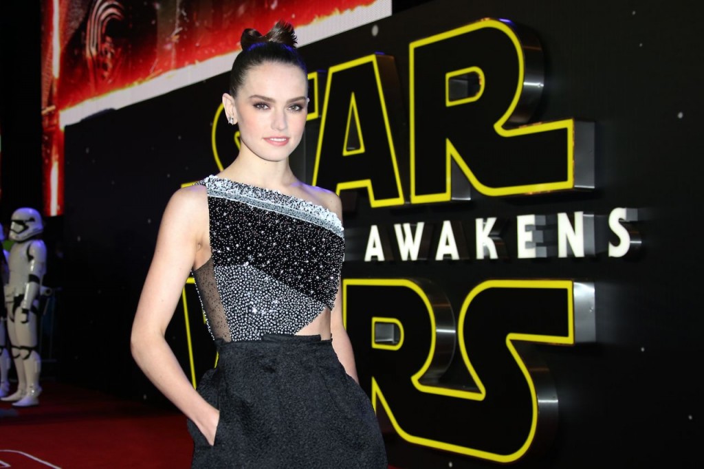 daisy-ridley-star-wars-the-force-awakens-premiere-in-london_3