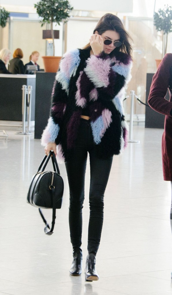 kendall-jenner-heathrow-airport-in-london-12-8-2015_4