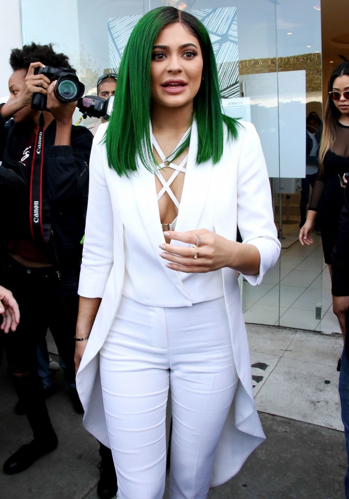 kylie-jenner-lip-kit-by-kylie-jenner-launch-at-dash-in-los-angeles-november-2015_10