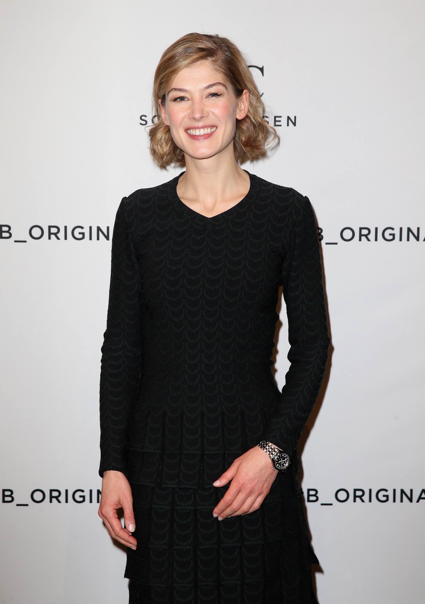 rosamund-pike-in-azzedine-alaia-pilots-watches-novelties-launch