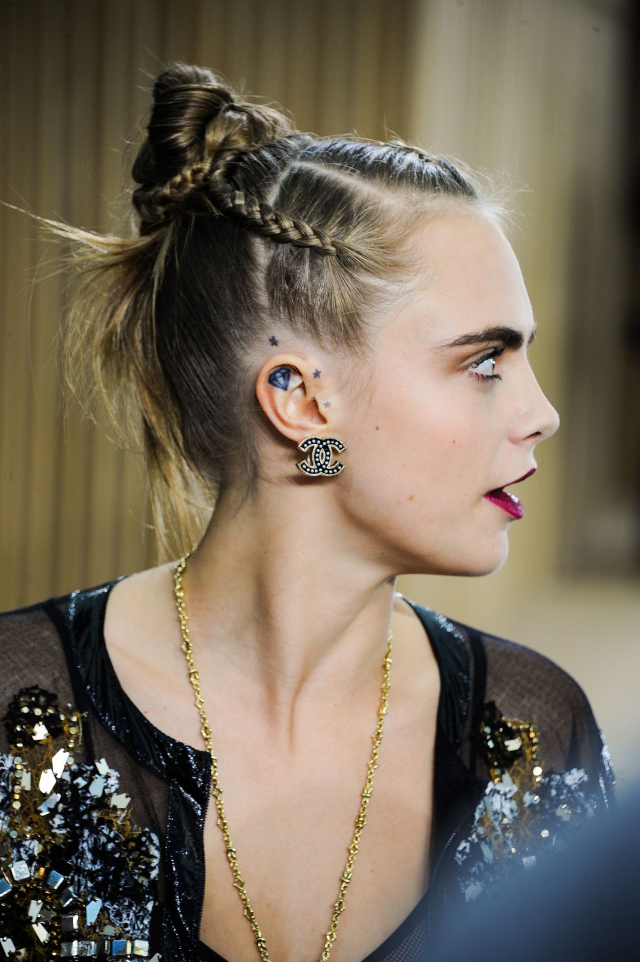 cara-delevingne-chanel-haute-couture-spring-summer-2016-fashion-show-in-paris-3