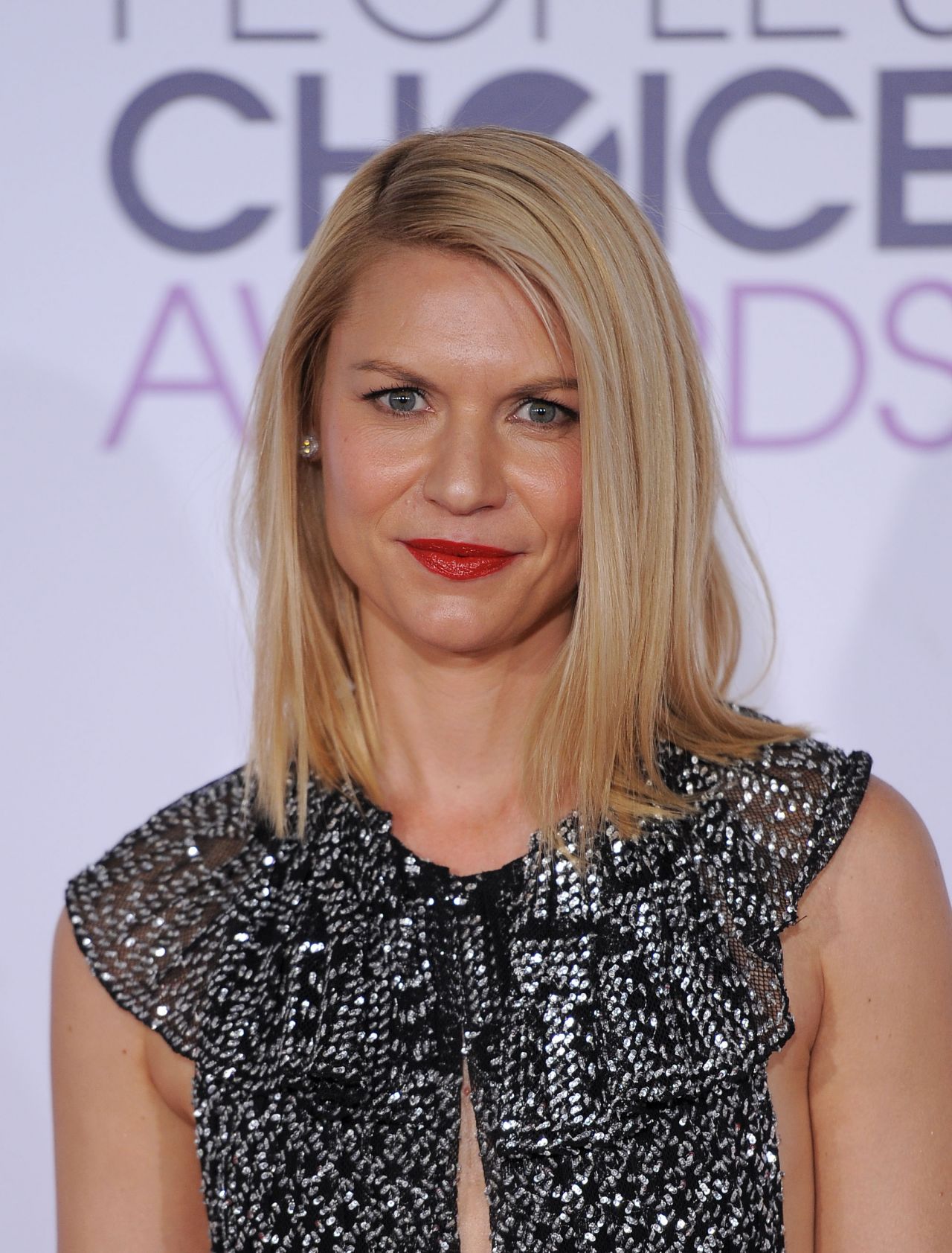 claire-danes-2016-people-s-choice-awards-in-microsoft-theater-in-los-angeles-4