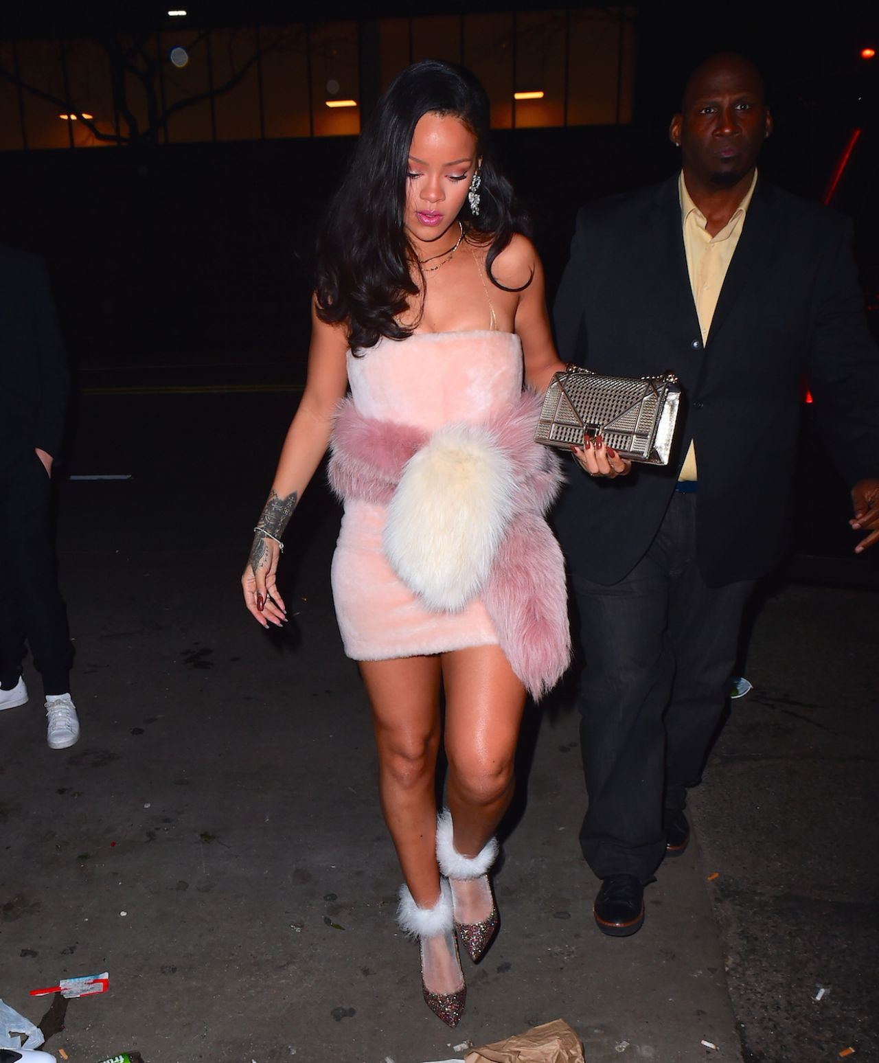 rihanna-night-out-style-outside-sono-club-in-new-york-city-01-01-2016-8