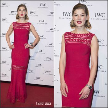 rosamund-pike-in-azzedine-alaia-iwc-come-fly-with-us-gala-dinner