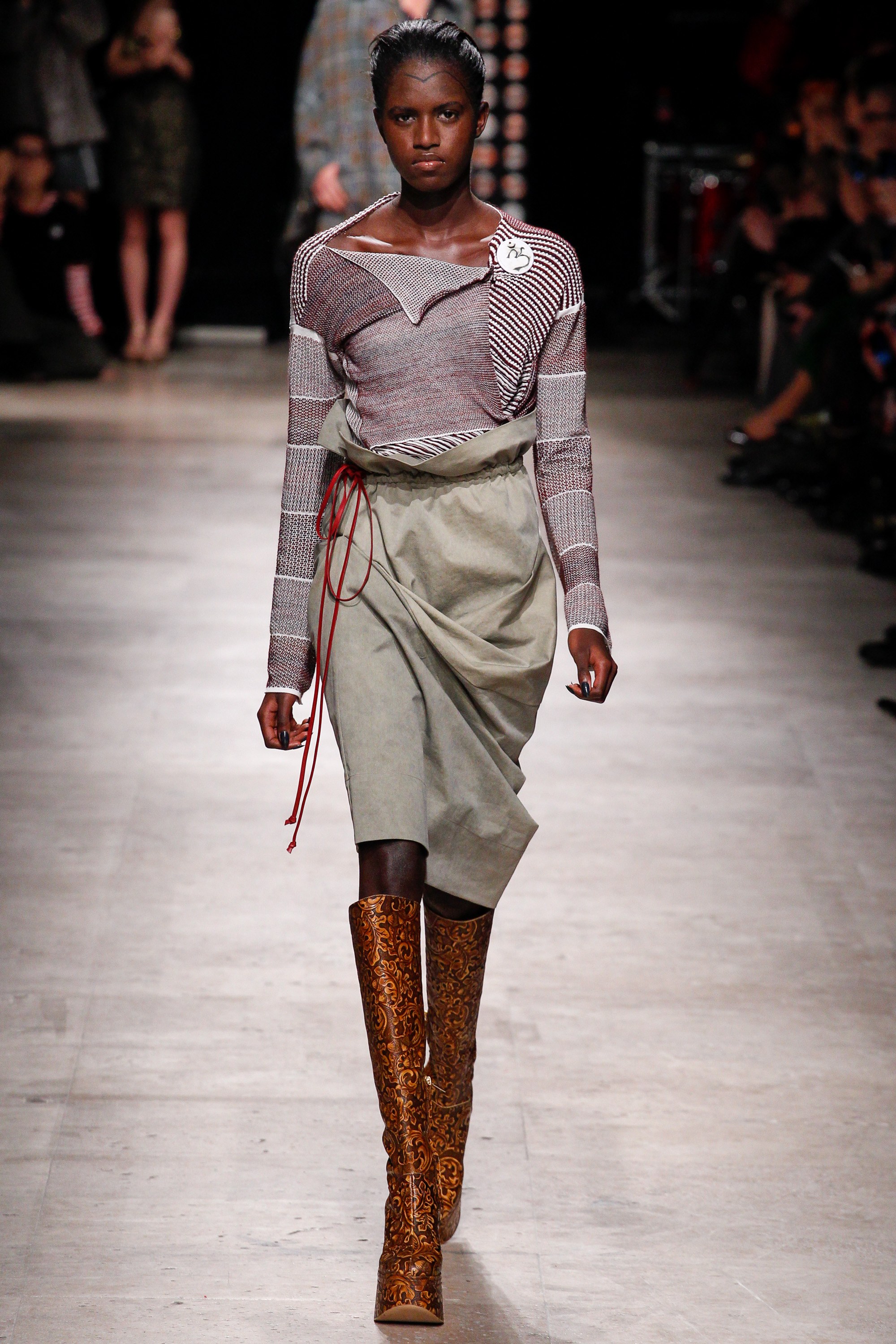 Vivienne Westwood Fall 2016 Ready-to-Wear – Fashionsizzle