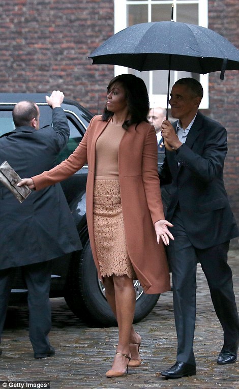 first-lady-michelle-obama-in-michael-kors-kensington-palace-in-london