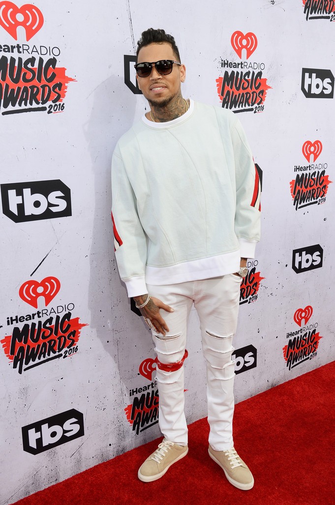 iHeartRadio-Music-Awards-Red-Carpet-chris-brown