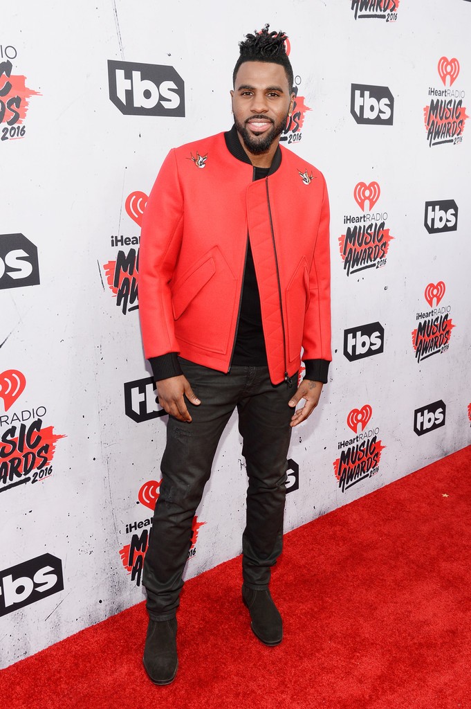 iHeartRadio-Music-Awards-Red-Carpet-jason-derulo