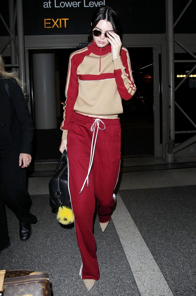 kendall-jenner-leaving-lax-aairport-after-a-fun-weekend-at-coachella-4-17-2016-6